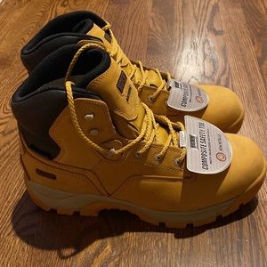 NEW IN BOX! Magnum Workboots. Mens Size 11.5